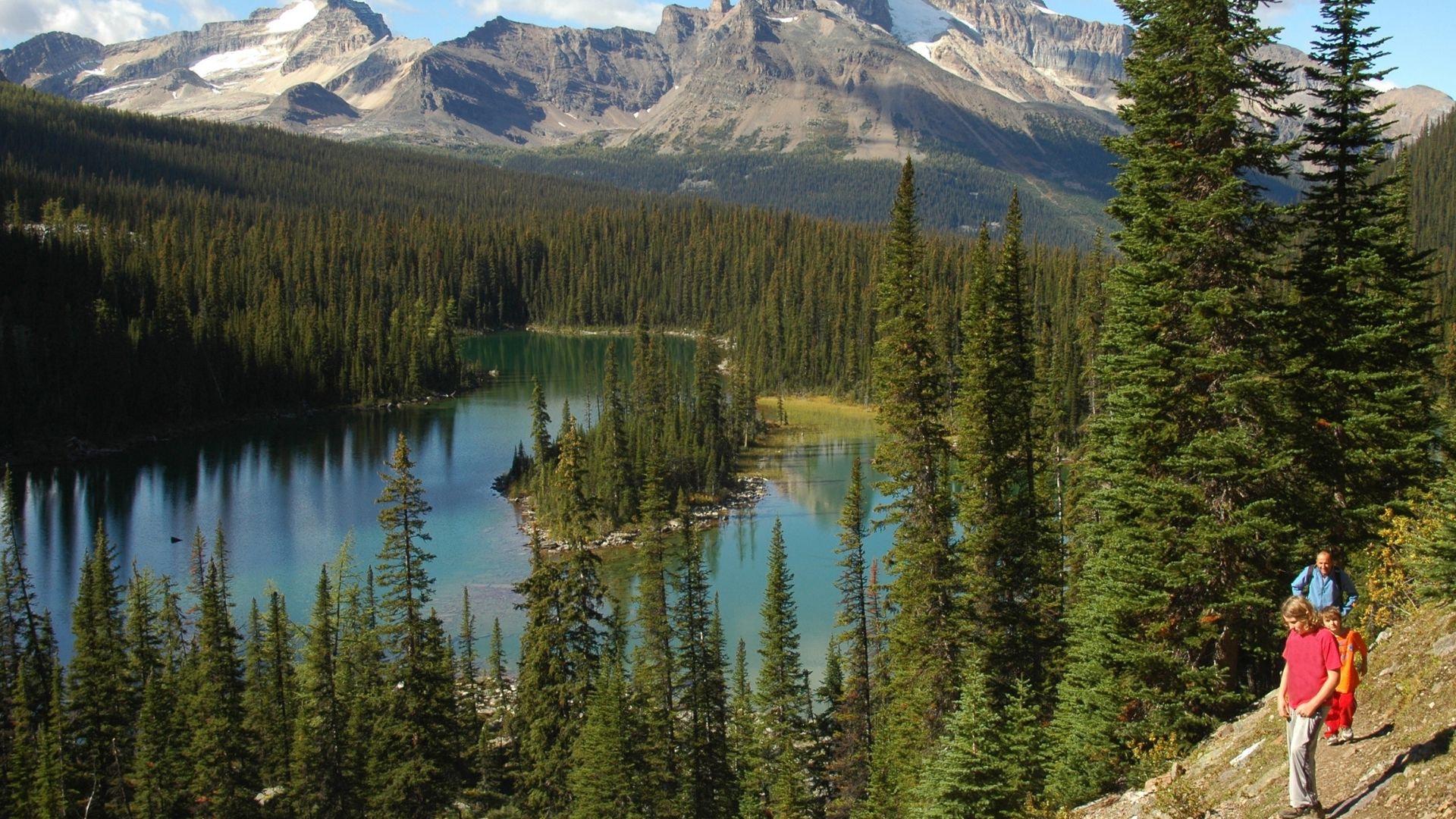 Kanadischer Nationalpark mit Bergen, See und weiter Landschaft
