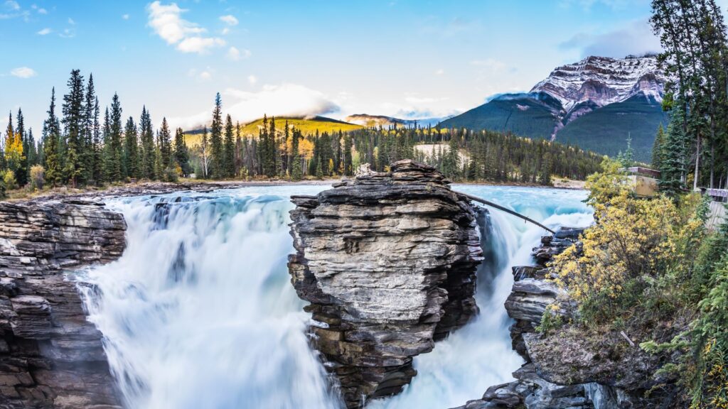 Der Jasper Nationalpark ist ein Ort, der dir zeigt, wie wild und ungezähmt Kanada sein kann. Wer sich auf diese ursprüngliche Landschaft einlässt, wird mit einzigartigen Momenten belohnt