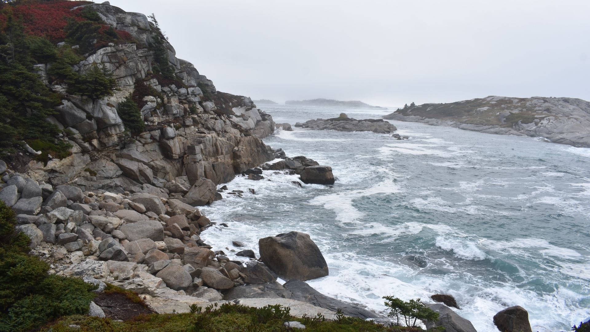 Nationalparks Atlantik-Kanada Küstenlandschaft im Nationalpark Atlantik-Kanada mit Klippen und Meer