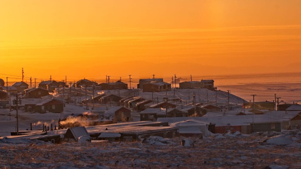 Iqaluit in Nunavut mit arktischer Landschaft