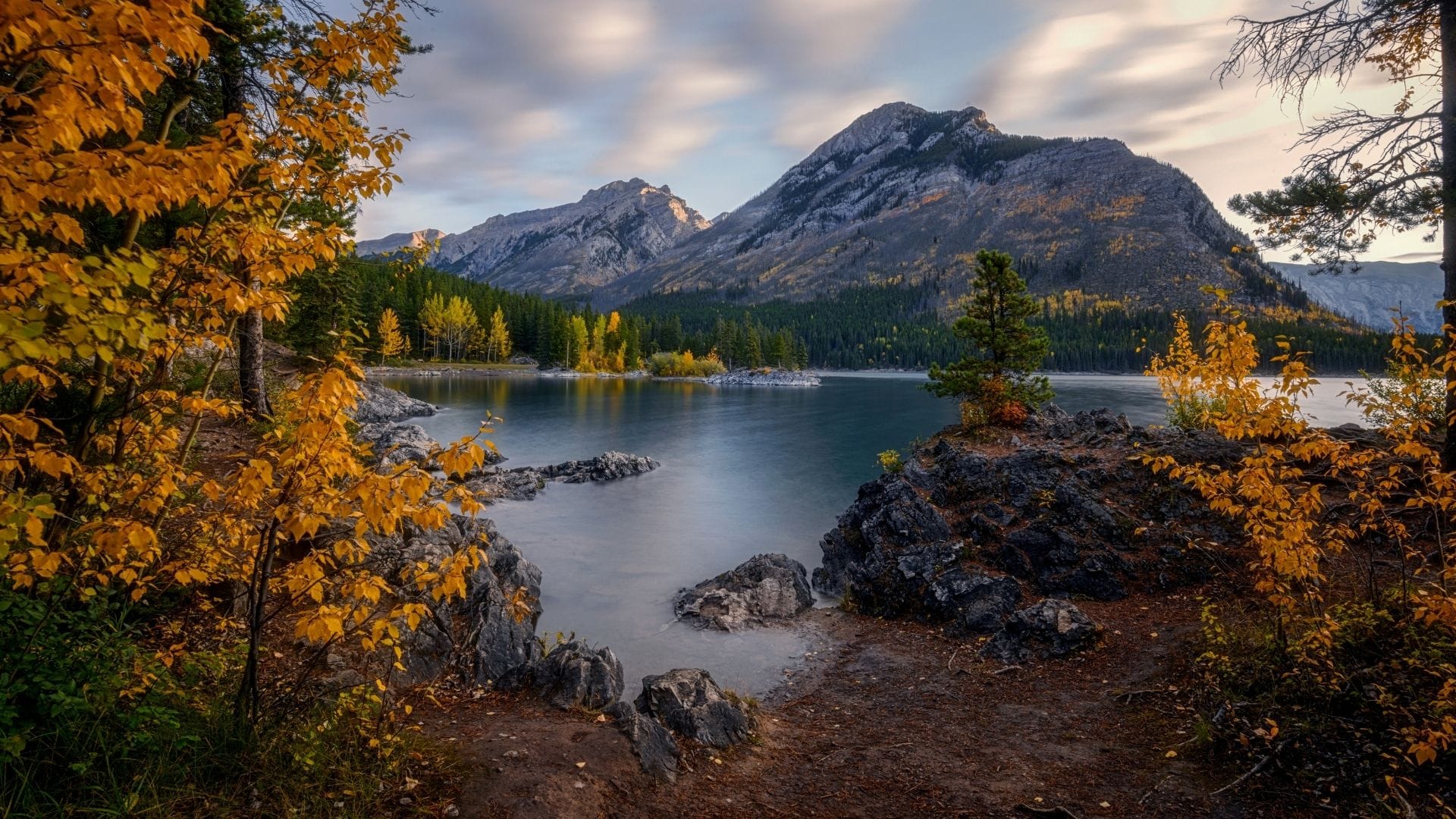Cariboo Gold Rush Trail durch British Columbia im Spätsommer