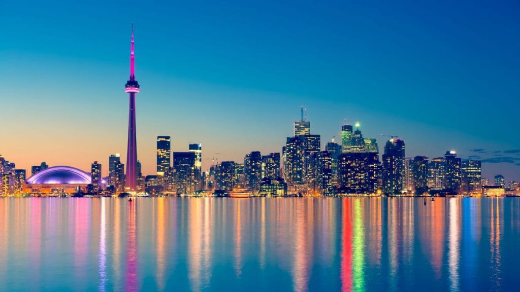 Skyline von Toronto am Ontariosee in der kanadischen Provinz Ontario